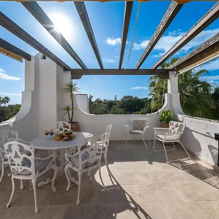 Apartament Modern 3 Bdrm With Sea Views & Pool Newly Renovated *