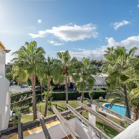 Modern 3 Bdrm With Sea Views & Pool Newly Renovated Apartament *