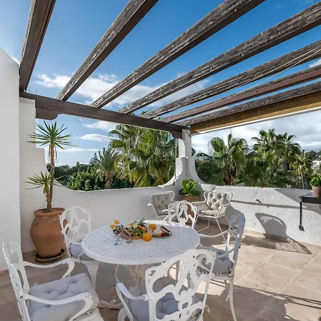 Modern 3 Bdrm With Sea Views & Pool Newly Renovated Appartamento