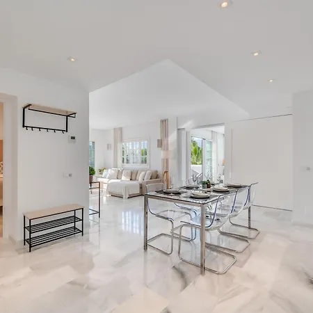 Appartamento Modern 3 Bdrm With Sea Views & Pool Newly Renovated