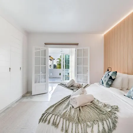 Appartamento Modern 3 Bdrm With Sea Views & Pool Newly Renovated
