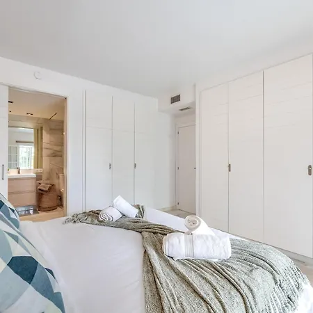 Modern 3 Bdrm With Sea Views & Pool Newly Renovated Appartamento *