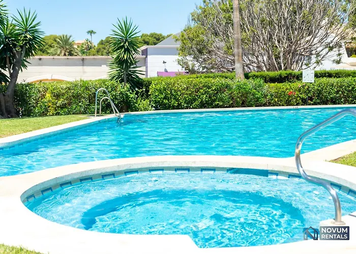 Modern 3 Bdrm With Sea Views & Pool Newly Renovated Apartament *