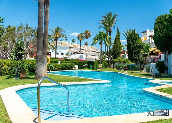 Apartament Modern 3 Bdrm With Sea Views & Pool Newly Renovated *