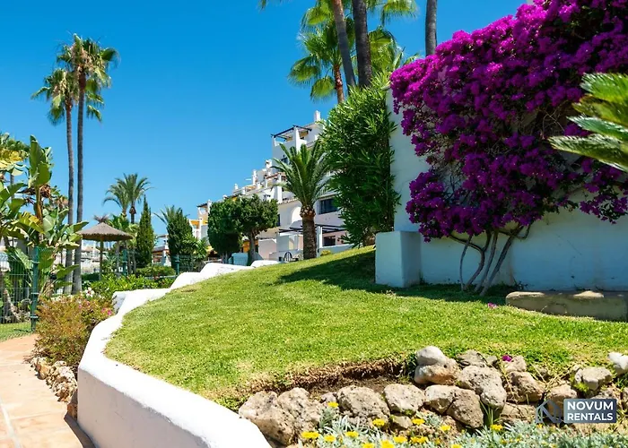 Apartament Modern 3 Bdrm With Sea Views & Pool Newly Renovated *