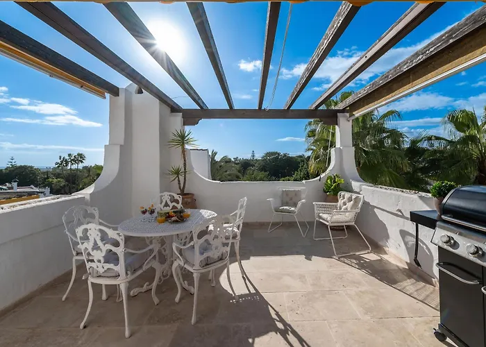 Apartament Modern 3 Bdrm With Sea Views & Pool Newly Renovated *