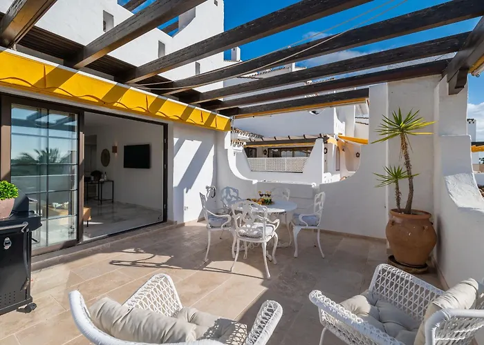 Apartament Modern 3 Bdrm With Sea Views & Pool Newly Renovated