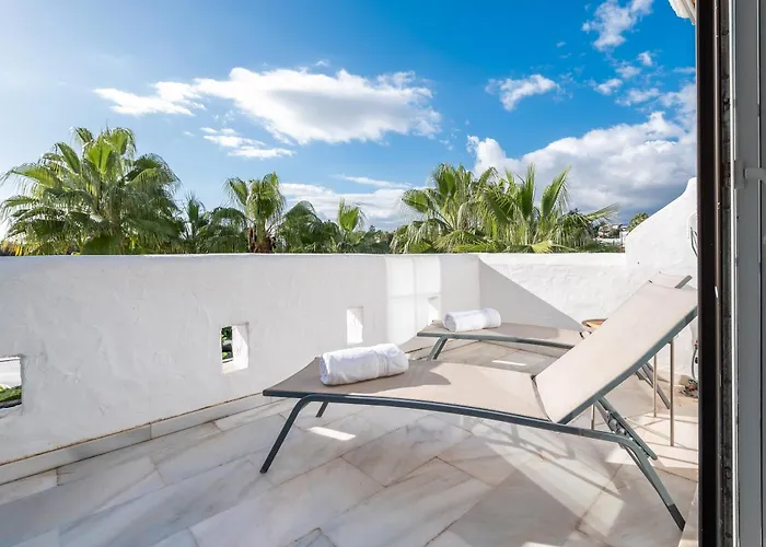 Apartament Modern 3 Bdrm With Sea Views & Pool Newly Renovated