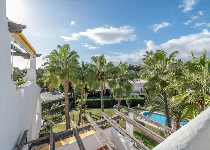 Modern 3 Bdrm With Sea Views & Pool Newly Renovated Apartament *